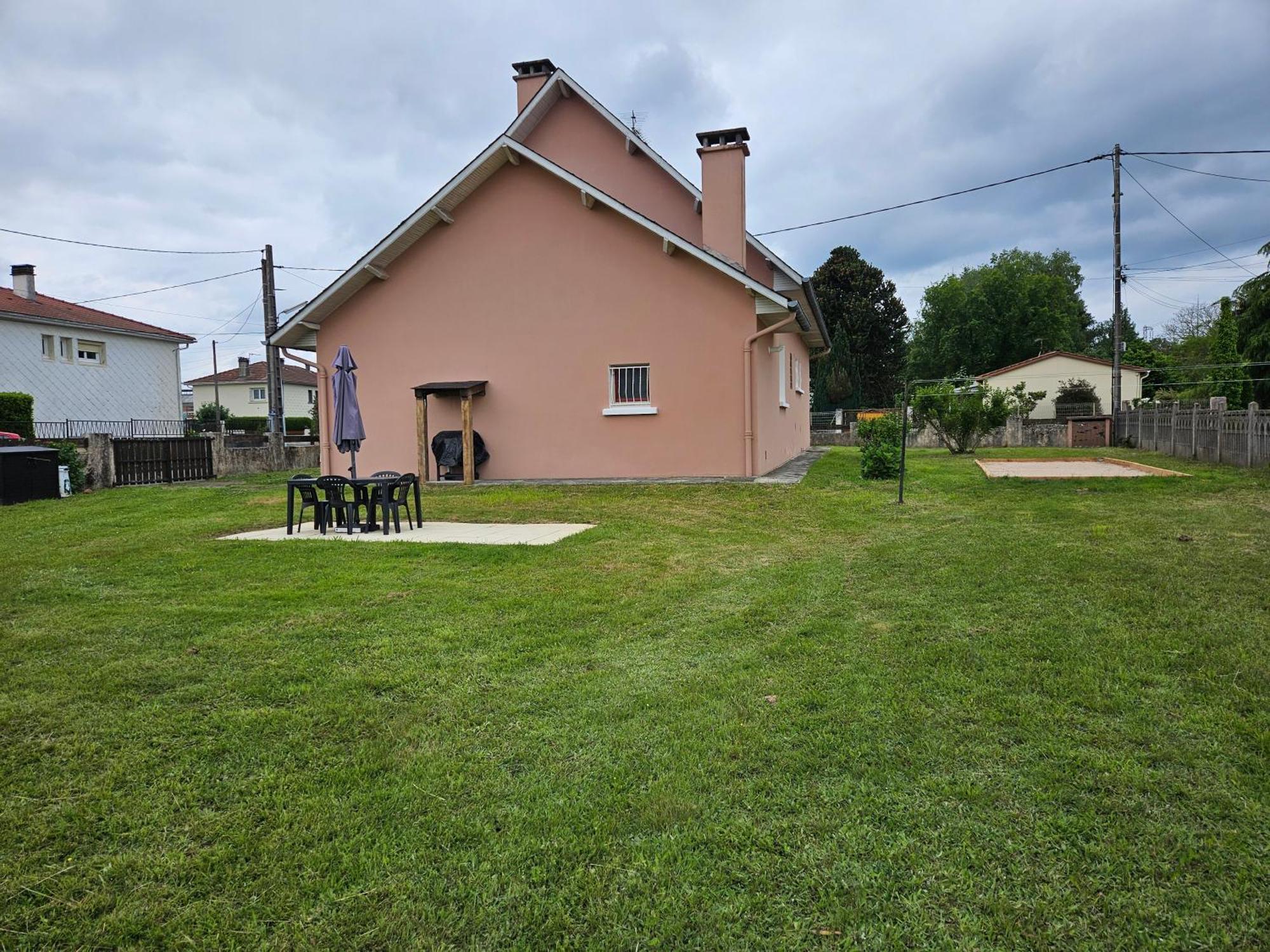 Gite La Maison Rose Lannemezan Ngoại thất bức ảnh
